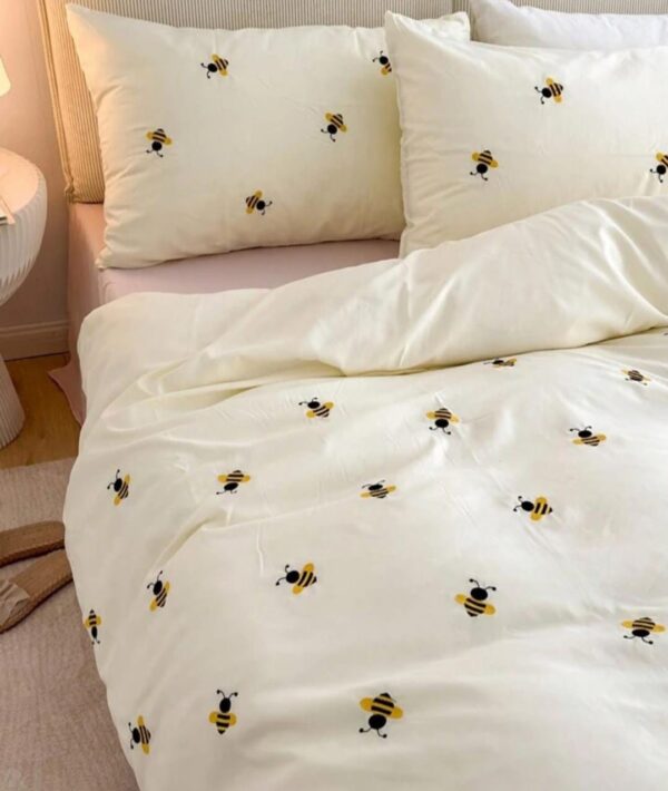 DESIGNER KING SIZE EMBROIDERED BEDSHEETS - Image 3