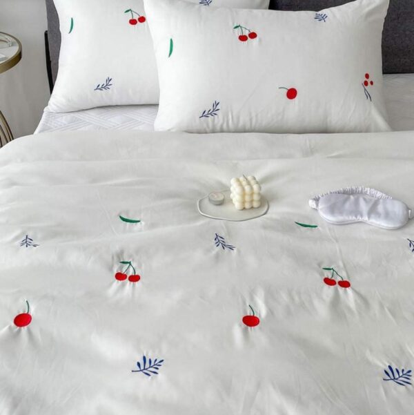 DESIGNER KING SIZE EMBROIDERED BEDSHEETS