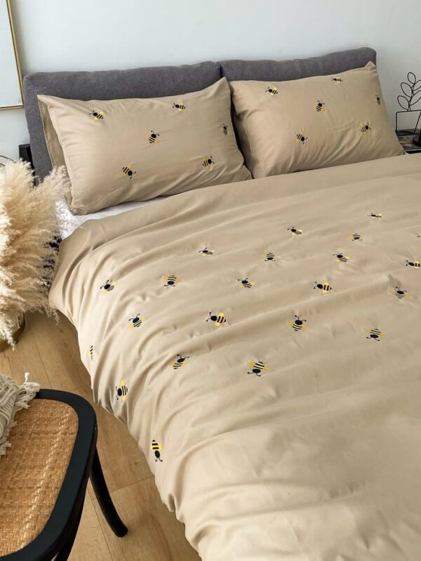 DESIGNER KING SIZE EMBROIDERED PURE COTTON BEDSHEET - Image 4